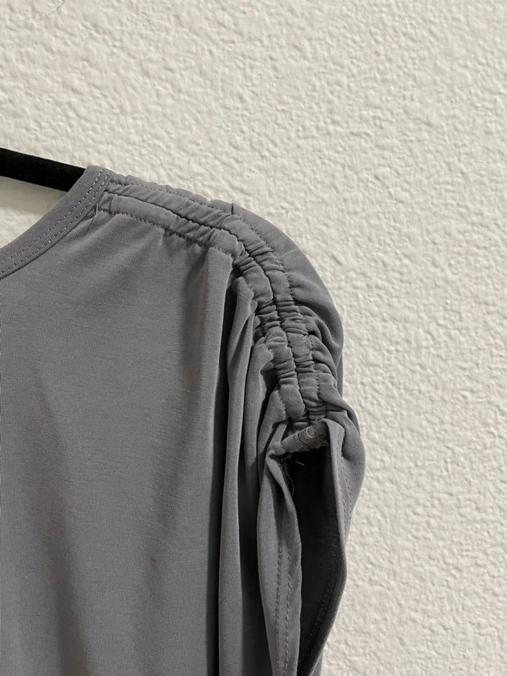 Green Envelope Women's Short Sleeve Relaxed Crewneck Top - Gray